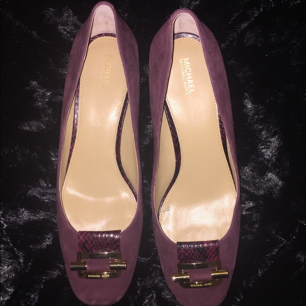 MICHAEL KORS MID PUMP - Picture 2 of 5